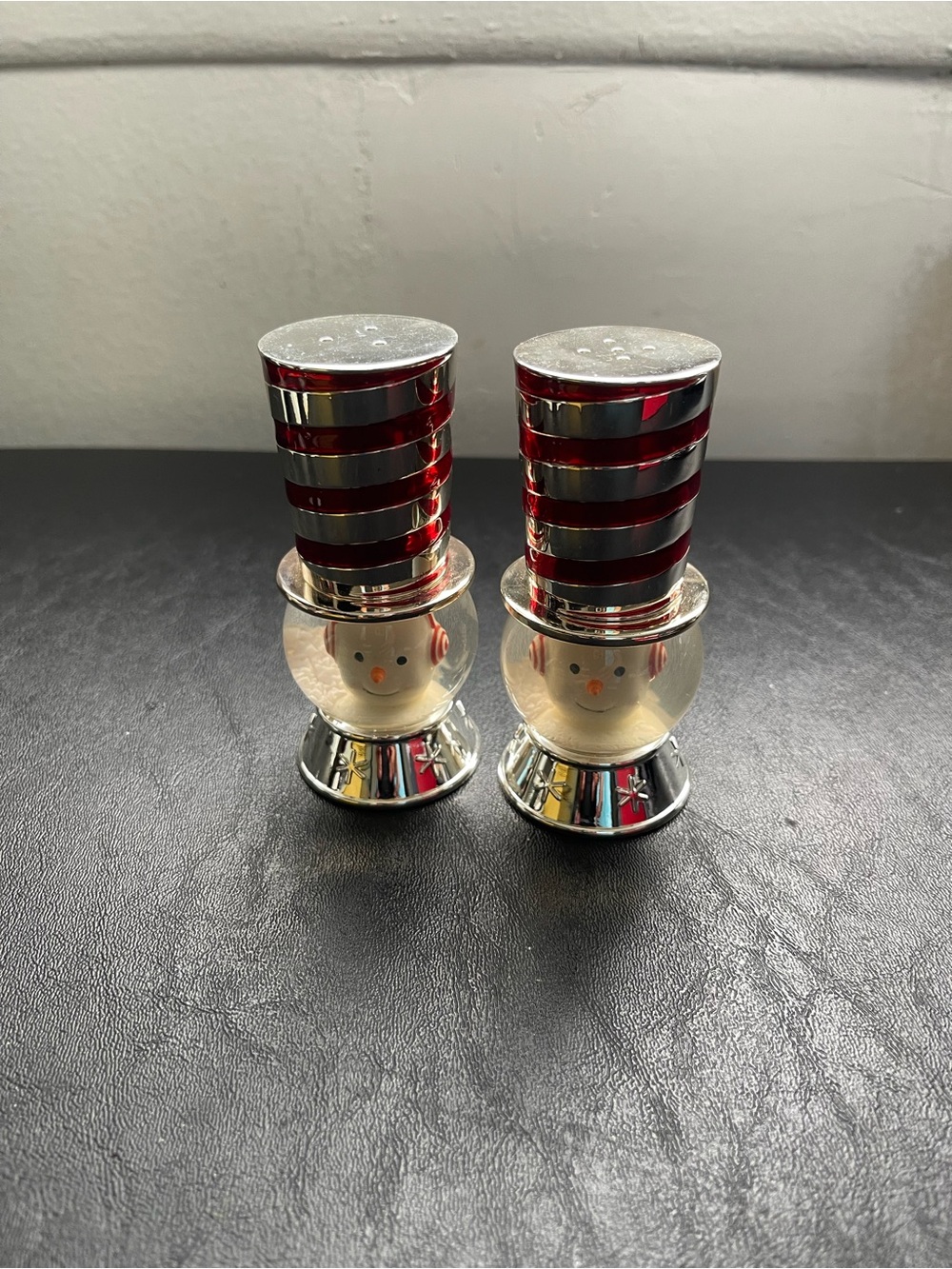 Reed &Barton Neiman Marcus Pair of Snowman Top Hat Salt & Pepper Shakers